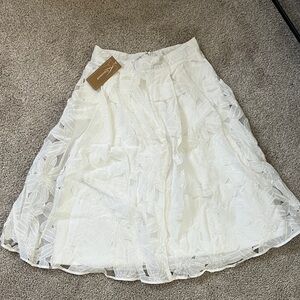 Women’s Francesca’s Alya White Floral Skirt - Size Small